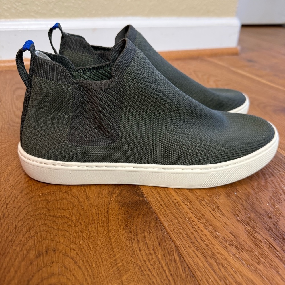 Rothy’s The Chelsea Ankle Slip On Boot Sneaker Moss Green Size 8.5